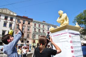 Symbolic "Column of shame"