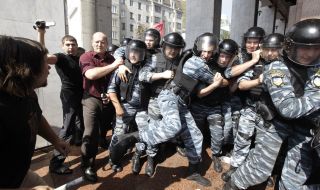 Зіткнення між міліцією і опозицією