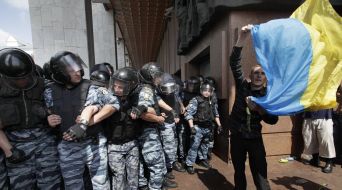 Зіткнення між міліцією і опозицією