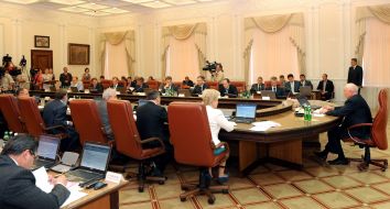 Николай Азаров