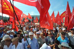 Участники схода коммунистов