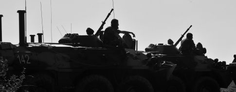 Бойцы морской пехоты Украины на БТР 