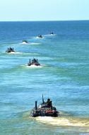 Бойцы морской пехоты Украины на БТР