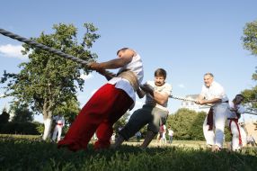 Змагання з перетягування канату