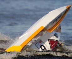 Crash of powerboat