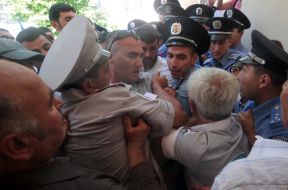 Столкновение крымскотатрской оппозиции с милиционерами