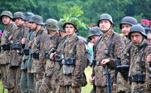 Участники военно-исторической реконструкции