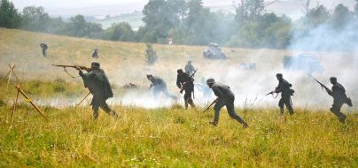 Участники военно-исторической реконструкции