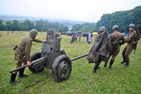 Участники военно-исторической реконструкции