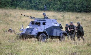 Участники военно-исторической реконструкции