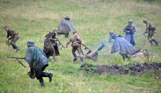 Участники военно-исторической реконструкции