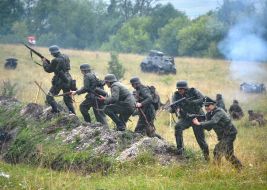 Участники военно-исторической реконструкции