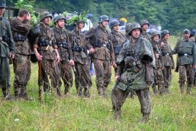 Участники военно-исторической реконструкции