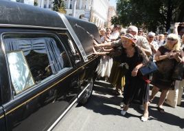 Поклонники Богдана Ступки