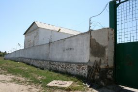 Паркан виправної колонії