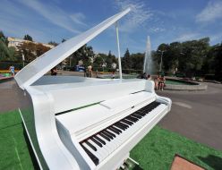 Белый рояль