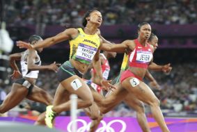 Шеллі-Енн Фрейзер-Прайс та Кармеліта Джетер 