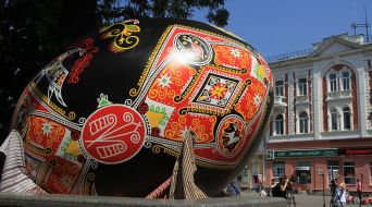 Гигантская писанка