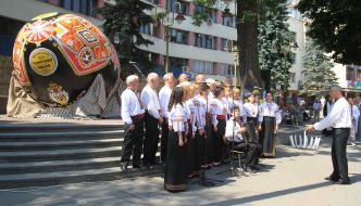 Выступление музыкального коллектива 