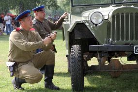 Men in the form of the NKVD