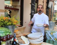 Арам Мнацаканов