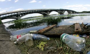 Мусор на набережной Днепра