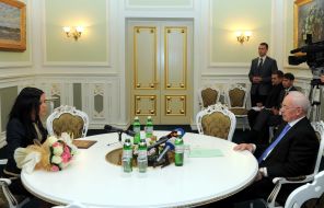 Микола Азаров та Марічка Яремчук