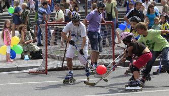 Hockey on rollers