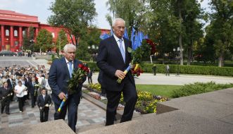 Anatoliy Prisyazhnyuk and  Nikolay Azarov