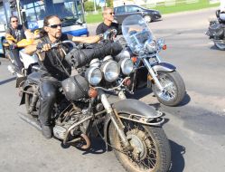 Байкеры на мотоциклах