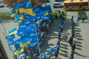 Police officers near the supporters of language law