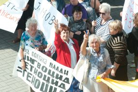 Оponents of language law