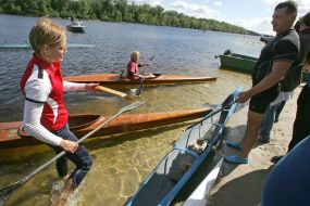 Учасники змагань з веслування на байдарках і каное