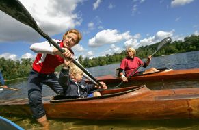 Учасники змагань з веслування на байдарках і каное