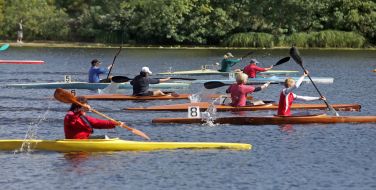 Учасники змагань з веслування на байдарках і каное
