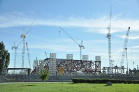 Building of new sarcophagus 