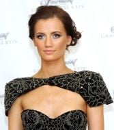 Модель демонстрирует самое дорогое в мире вечернее платье