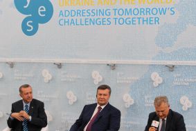 Бронислав Коморовский, Виктор Янукович и Реджеп Тайип Эрдоган