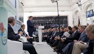 Участники Ялтинской ежегодной встречи