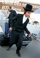 Хасиди з валізами