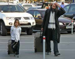 Хасиди з валізами