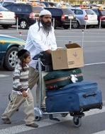 Хасиди з валізами