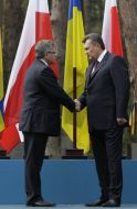 Viktor Yanukovich and Bronislaw Komorowski