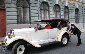 Actors go in the car