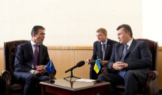 Viktor Yanukovіch and Anders Fogh Rasmussen