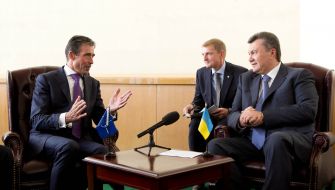 Viktor Yanukovіch and Anders Fogh Rasmussen