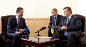 Viktor Yanukovіch and Anders Fogh Rasmussen