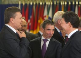 Viktor Yanukovіch and Anders Fogh Rasmussen