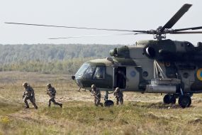 Marines landed the helicopter MI-8