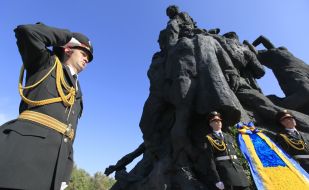 Soldiers of the honor guard
